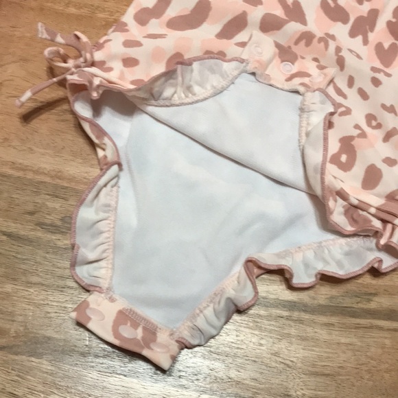 Jessica Simpson one piece leopard long sleeve bathing suit - Picture 8 of 9